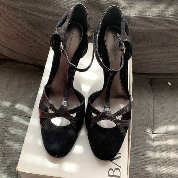 Banana republic Tina tstrap suede heel 8.5 NIB made In Italy - Picture 2 of 4